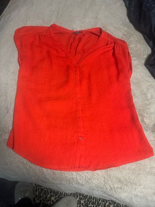 Camisa Kiabi sin mangas roja