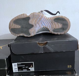 Air Jordan 11 Retro Low Esmerald