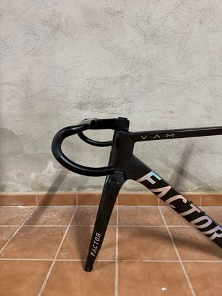 Cuadro Factor Ostro VAM Negro