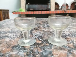 Conjunto 2 Copos Pequenos Antigos , tacinhas