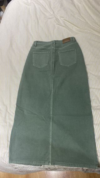 Falda larga verde oliva con abertura