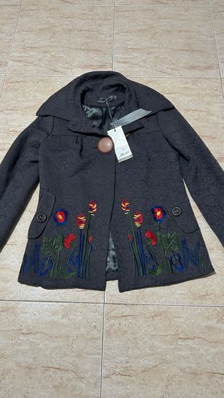 Abrigo mujer bordado gris nuevo
