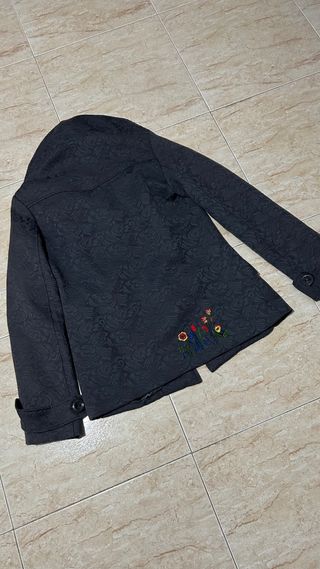 Abrigo mujer bordado gris nuevo