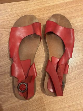 Sandalies vermelles planes talla 39