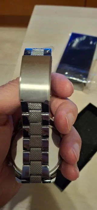 Reloj Geneva plateado con detalles azules