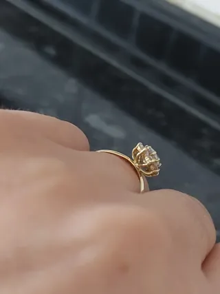 Anillo oro 18k con piedras