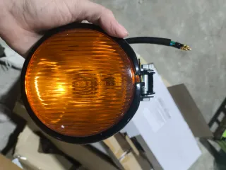 Faro naranja para moto