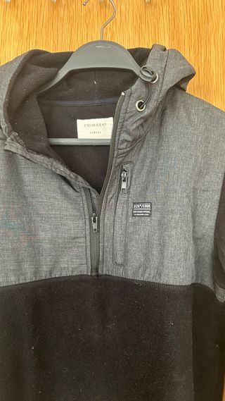 Sudadera polar hombre gris y negra