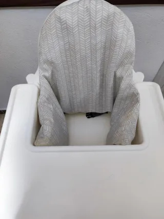 Trona Ikea con bandeja y cojín soporte