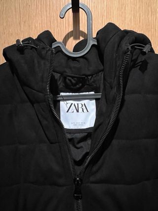 Chaqueta Zara acolchada negra hombre como nueva.