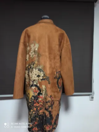 Abrigo fino marrón estampado floral