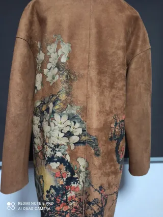 Abrigo fino marrón estampado floral