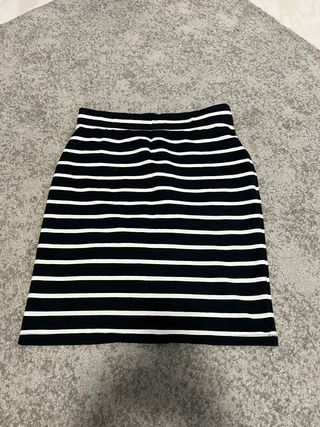 Lote de 4 faldas 1 marca Blanco/40 1 Bershka/L