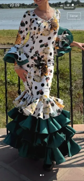 Bata flamenca verde y blanco