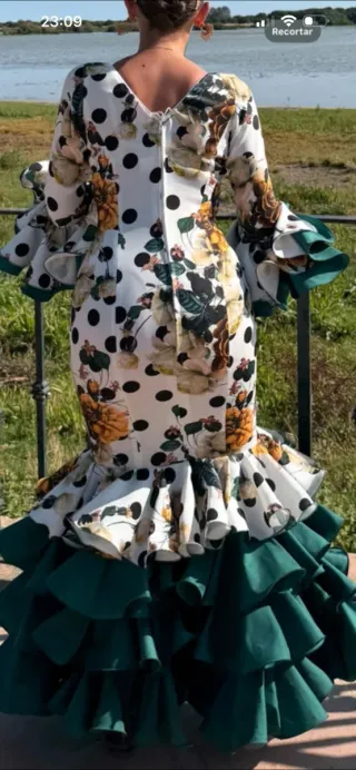 Bata flamenca verde y blanco