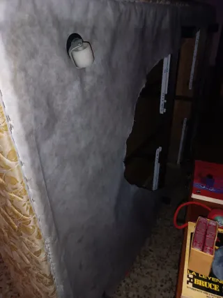 Canapé de tela beige y dorado