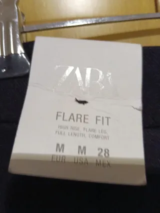 Pantalón negro Zara