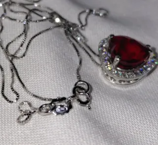 Colgante Corazón Rubí y Diamantes Oro 14k