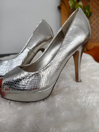 Zapatos de tacón plateados talla 36