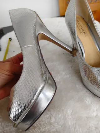 Zapatos de tacón plateados talla 36