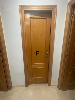 Puerta de madera interior