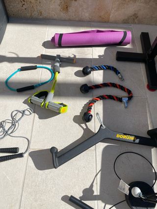 Banco de pesas y mancuernas