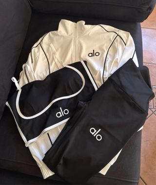 Conjunto deportivo Alo - Chaqueta, Top y Leggings