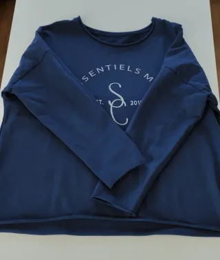 Camiseta azul Essentiels Club