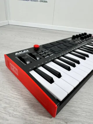 Teclado Controlador Akai MIDI USB