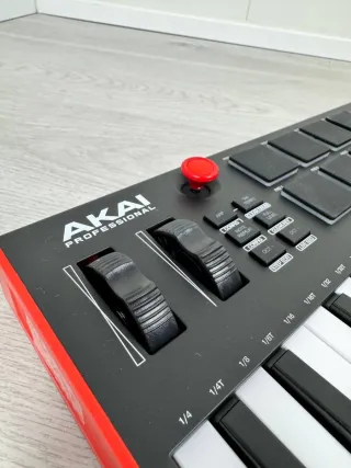 Teclado Controlador Akai MIDI USB