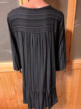 Dos vestidos: negro y azul