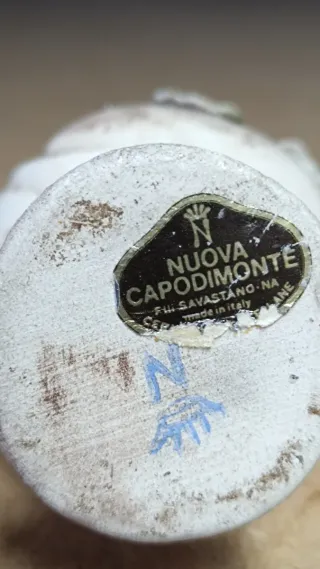 Jarro Capodimonte pequeno com rosa