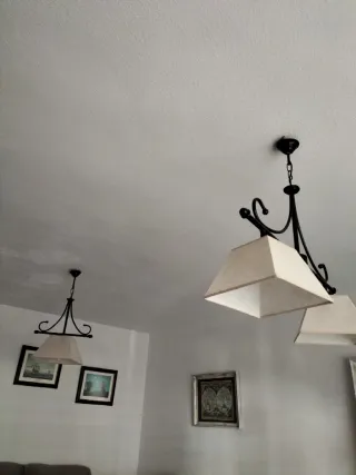 Lámparas de techo beige y negro