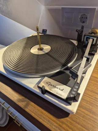 Tocadiscos Garrard Beige y Marrón