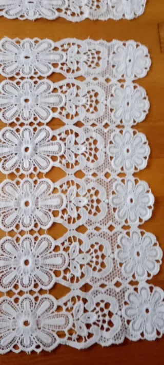 Tapetes decorativos de encaje blanco