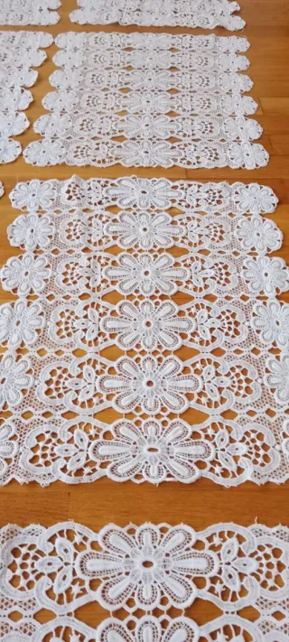 Tapetes decorativos de encaje blanco