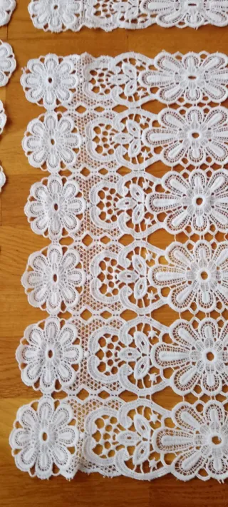 Tapetes decorativos de encaje blanco