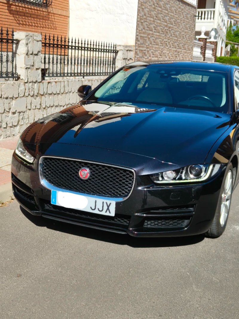 Jaguar XE 2015 - foto 1