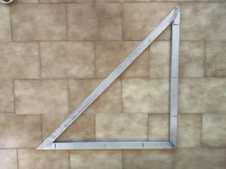 Escuadra de hierro 80cm x 80cm