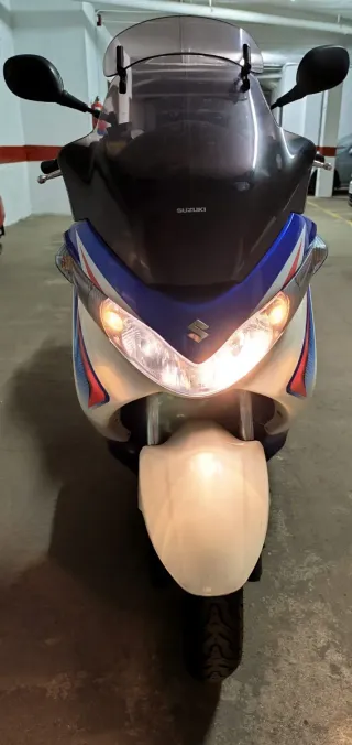 Suzuki Burgman 125 Maxi Scooter