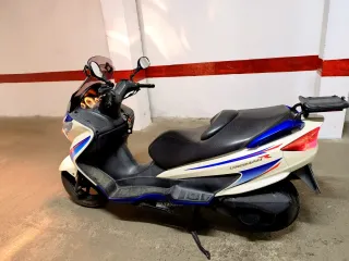 Suzuki Burgman 125 Maxi Scooter