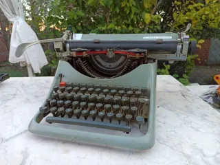 Máquina de escribir Olivetti Hispano