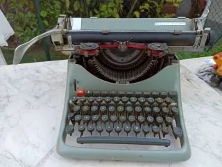 Máquina de escribir Olivetti Hispano