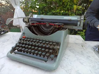 Máquina de escribir Olivetti Hispano