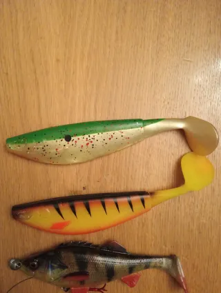 Artificiali da pesca morbidi e veri