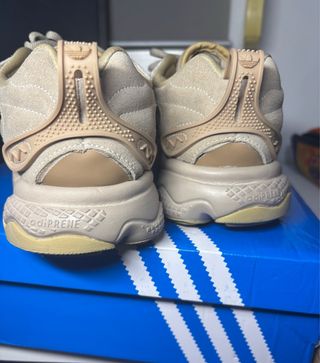 Adidas OZWEEGO Beige/Amarillo Talla 42