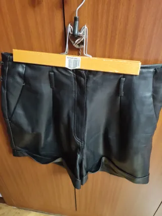 Bermudas efecto piel mujer