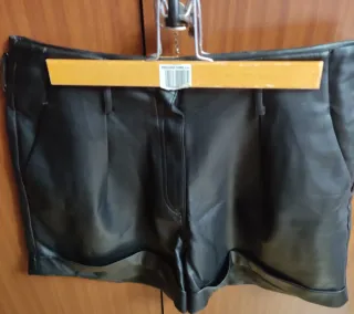 Bermudas efecto piel mujer