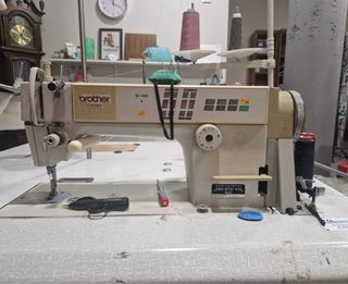 Máquina de coser industrial Brother