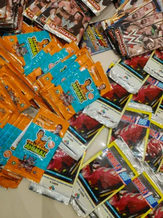 Lotto bustine figurine e carte booster pack